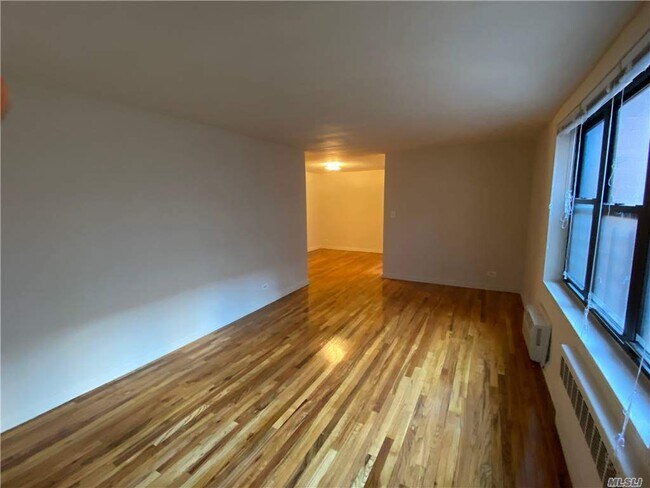 Foto del edificio - 66-25 103rd St