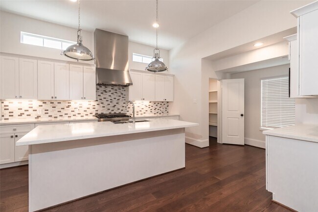 Foto del edificio - 3821 N Braeswood Blvd