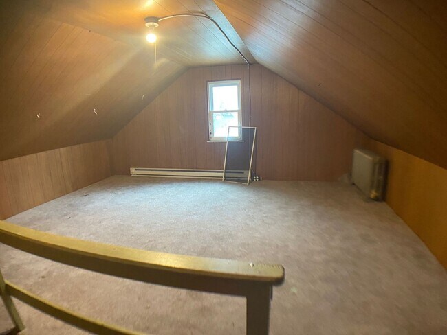 Building Photo - 3 Bedroom 1 Bath