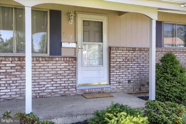 Foto del edificio - 107 Birch Ct