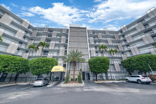 Building Photo - 20400 W Country Club Dr