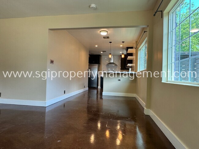 Foto del edificio - 2723 N Greenfield Rd