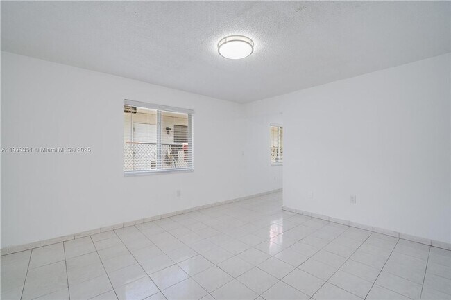 Foto del edificio - 3437 SW 25th St