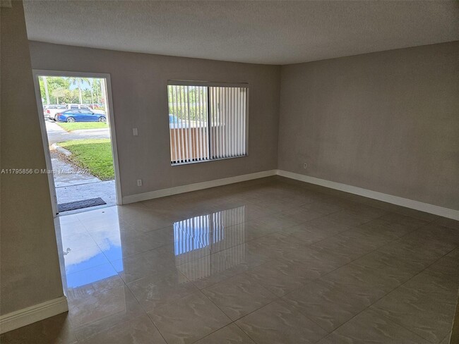 Foto del edificio - 6952 SW 39th St