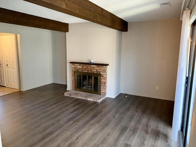 Building Photo - 2825 SW Prairie Rd #29