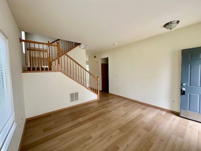Foto del edificio - Newly Updated 3 Bedroom 2.5 Baths. One Car...
