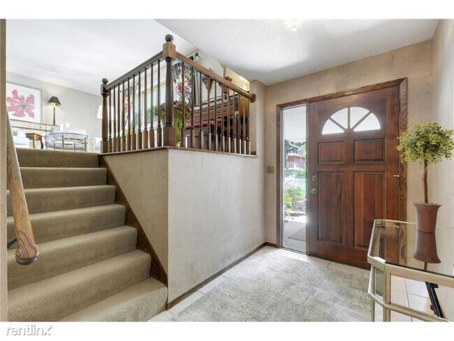 Foto del edificio - 3 br, 3 bath House - 4725 Lorinda Dr
