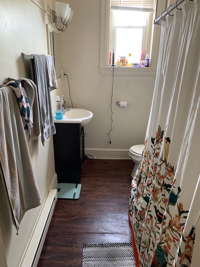 bathroom - 315 N Lime St