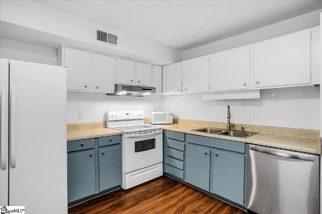 Building Photo - 925 Cleveland St