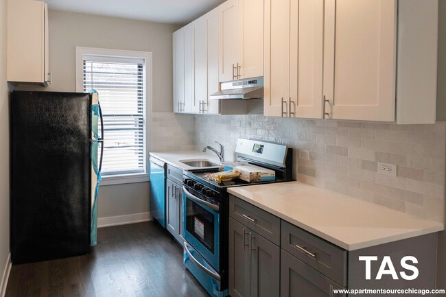 Building Photo - 1954 W Wilson Ave