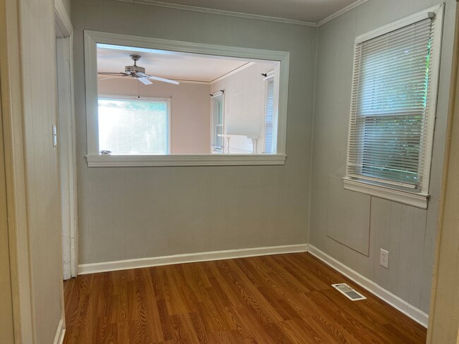 Building Photo - 2 Bedroom, 1 Bathroom House in Greensboro!
