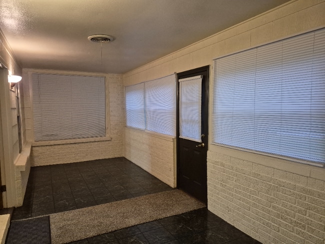 Building Photo - 2953 Peninsula Dr