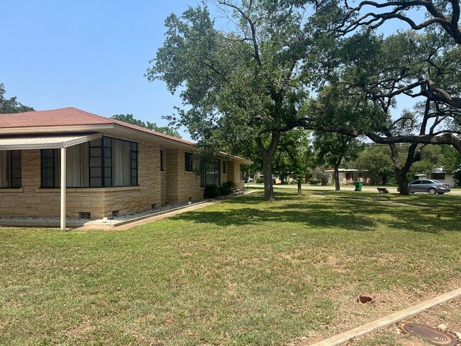 Building Photo - 803 Pecan St