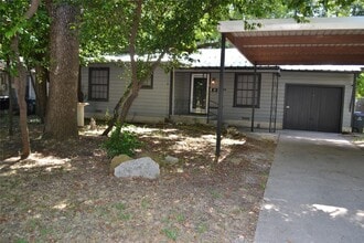 Building Photo - 919 Denton St
