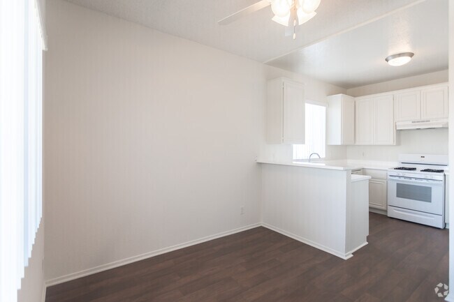 3HAB,2BA-1300SF-Dining - Vassar Terrace
