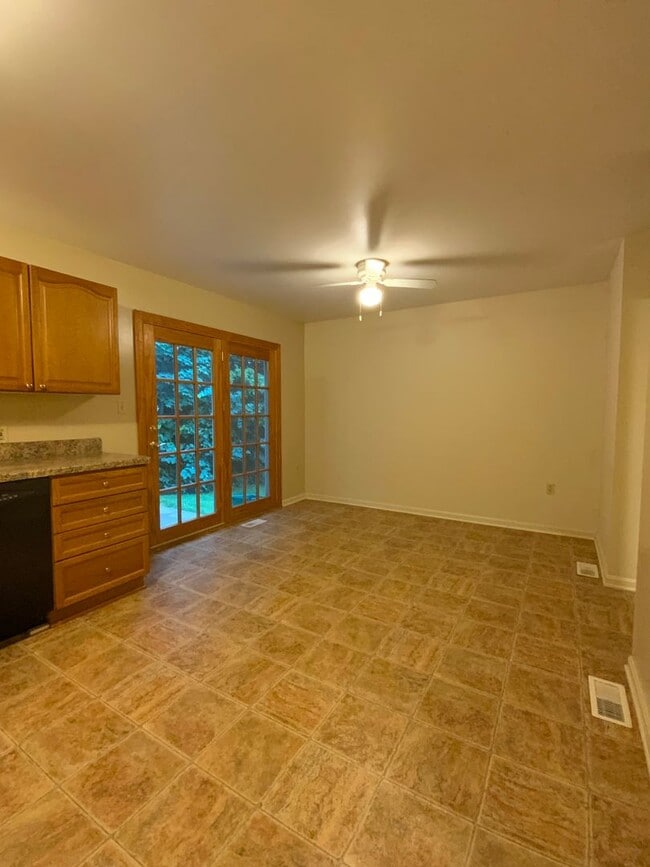 Building Photo - 444 Rockwood Dr