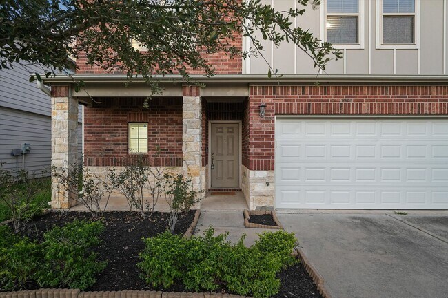 Foto del edificio - Welcome to this classic two-story home, of...