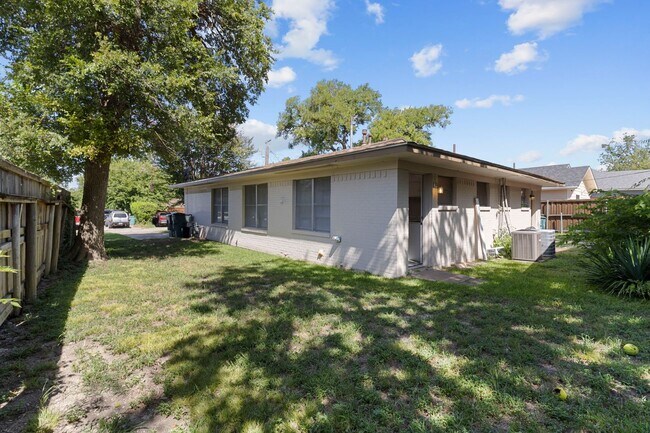 Foto del edificio - Spacious Duplex for Rent in Sherman, TX La...