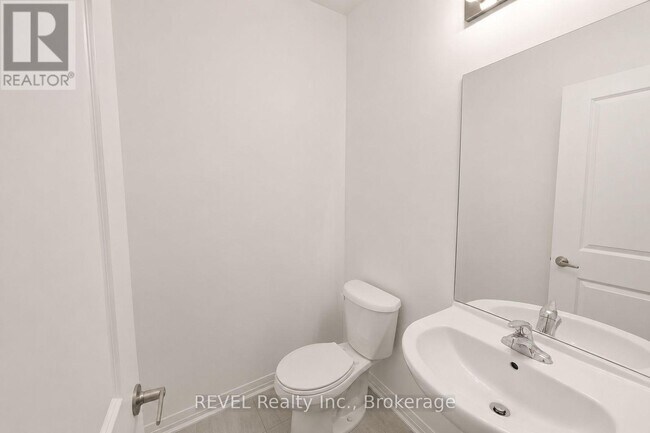 Building Photo - 7441 Baycrest Cmn