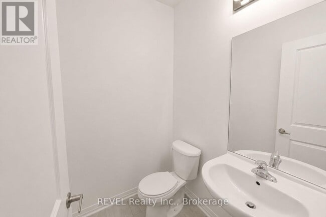 Photo du bâtiment - 7441 Baycrest Cmn