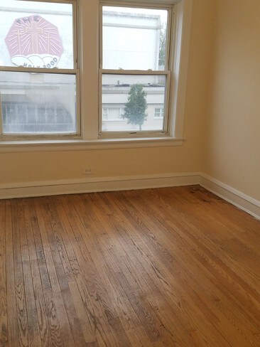 Building Photo - 1550 W 95th St