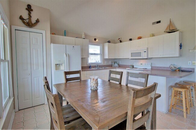Foto del edificio - Surf City - 3BR 2BA Pet Friendly Cottage O...