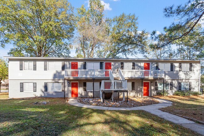 Foto del edificio - Renovated 2BR/1BA Apts Near Downtown Raleigh. 1 Mile to 1-440. Pets Welcome.