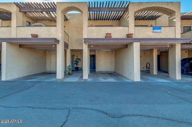 Building Photo - 4221 E Almeria Rd