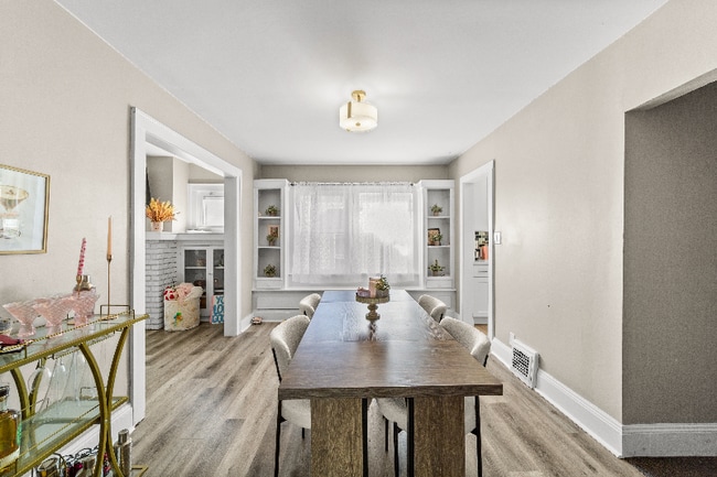 Building Photo - 1278 W 106th St