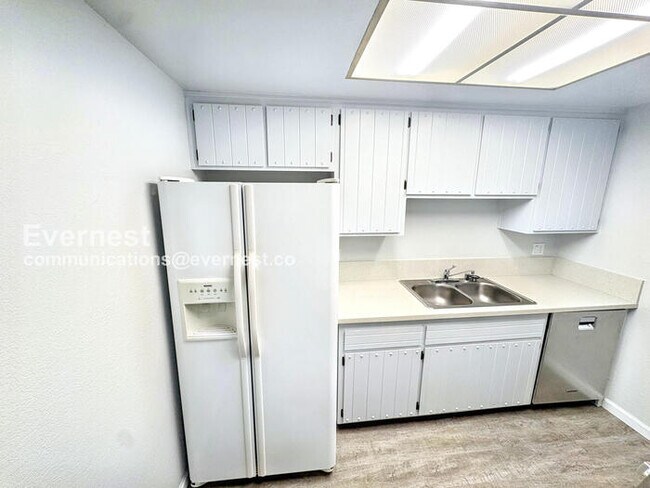 Foto del edificio - 6812 Folsom Oaks Ct