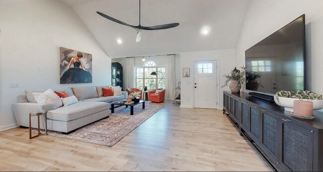 Foto del edificio - "Charming 3-Bed, 2-Bath Home on Claypool R...