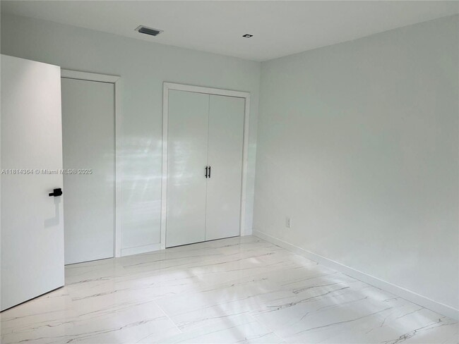 Foto del edificio - 1155 102nd St