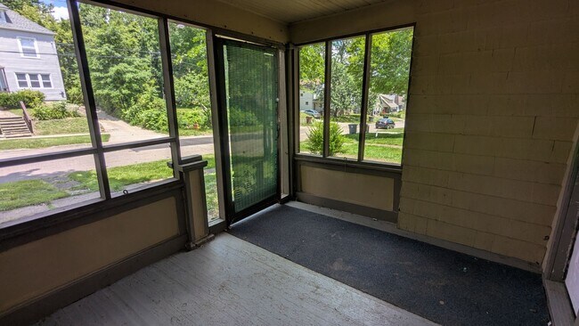 Building Photo - 498 Gage St