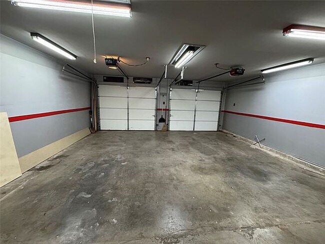 Building Photo - Charming home with updates!