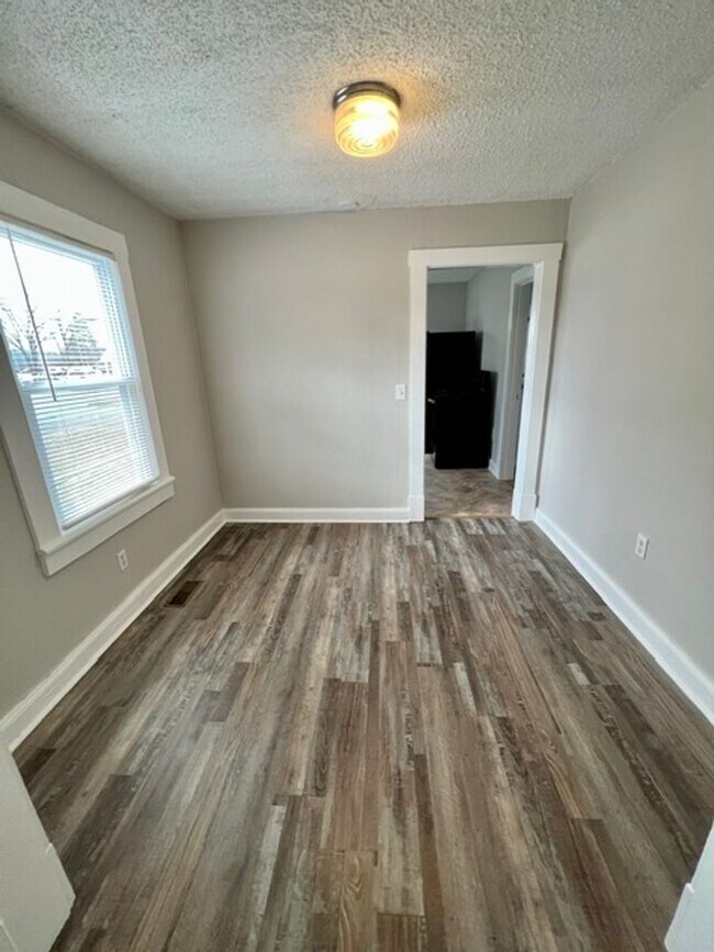 Building Photo - 2 BR 1 BA Single Family Home in Murfreesboro