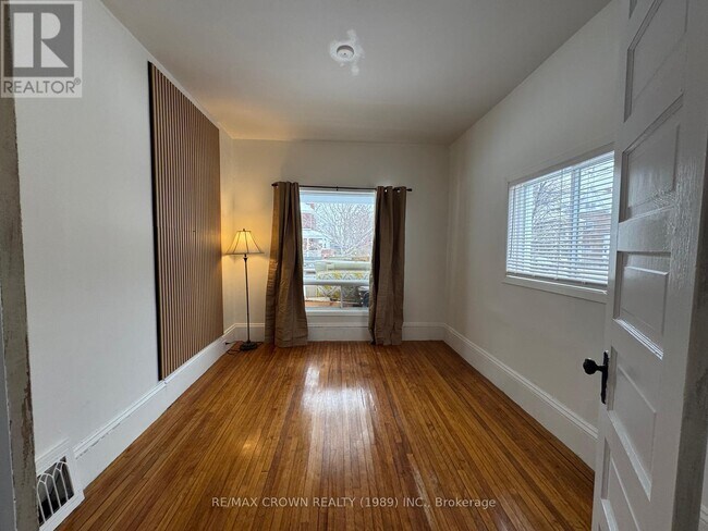 Photo du bâtiment - 657 McIntyre St W