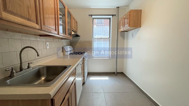 Building Photo - 175 Pinehurst Ave