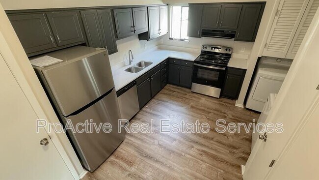 Foto del edificio - 1373 E Tanners Creek Dr