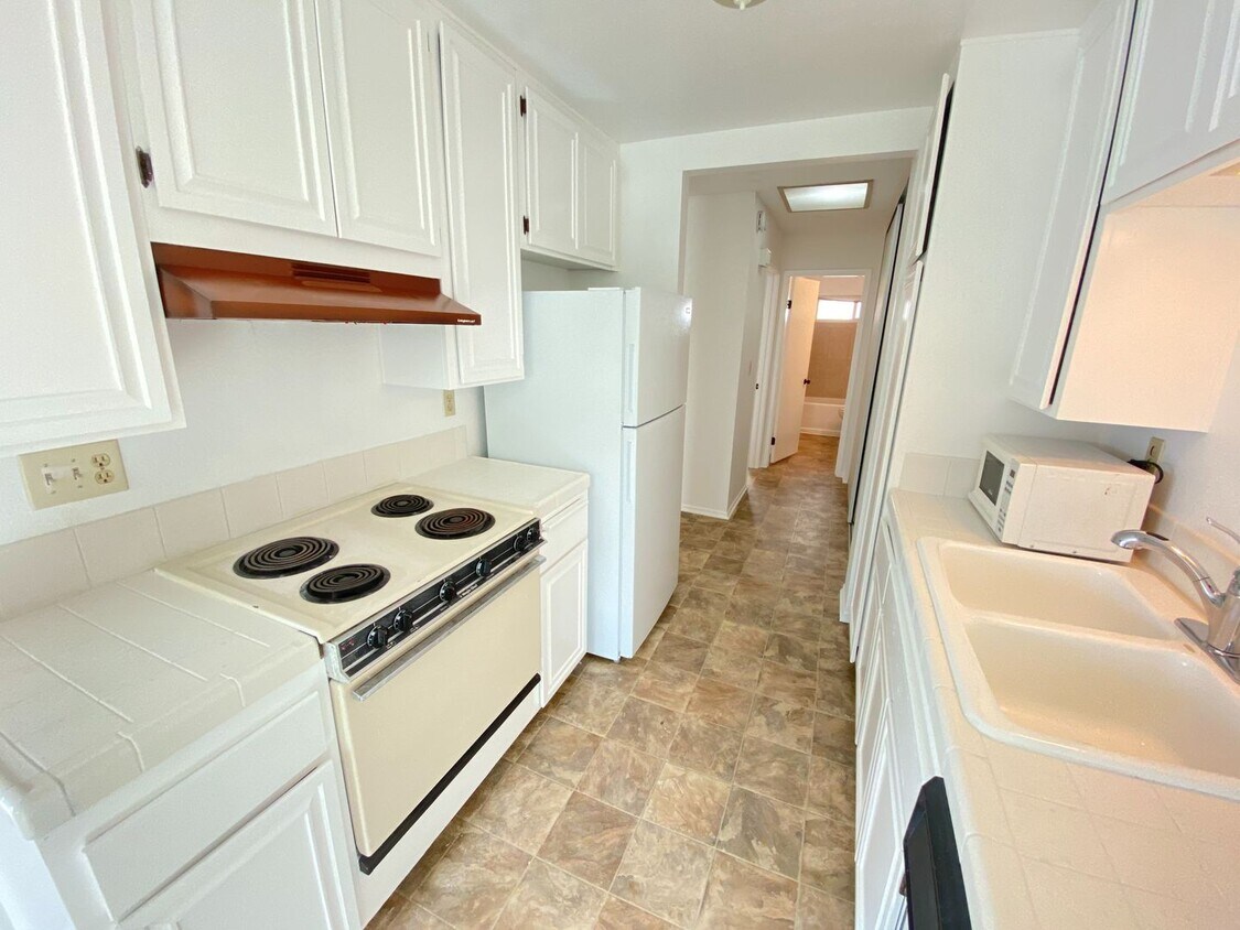 Primary Photo - 1 Bedroom Condo in Pacific Beach.