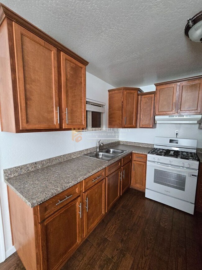 Foto del edificio - Newly Renovated 3 Bedroom, 2 Bath Home Available May!