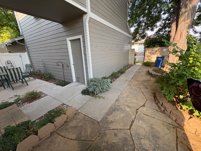 Building Photo - 7144 S Vine Cir E
