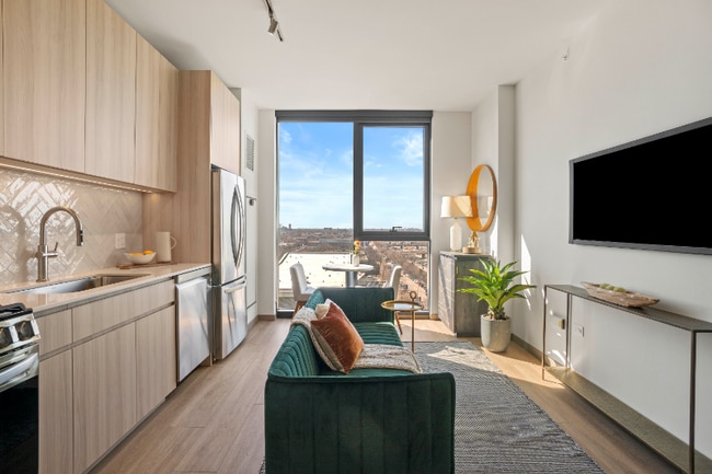 Building Photo - 551 S Damen Ave