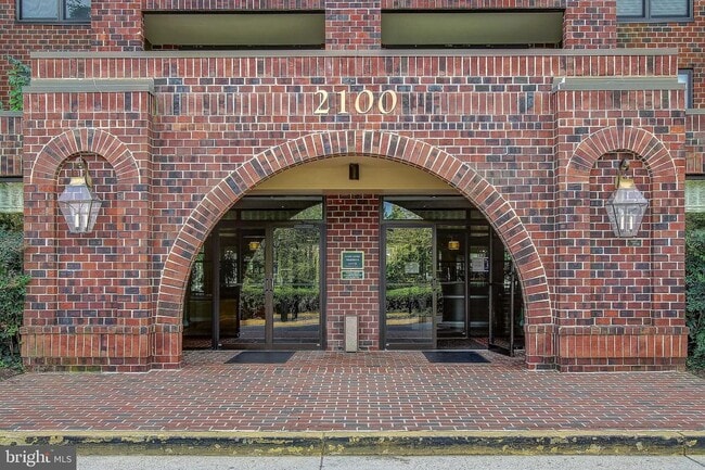 Building Photo - 2100 Lee Hwy