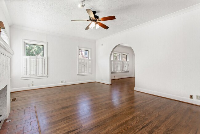 Building Photo - 3-Bedroom, 2-Bath Tudor Home in Hollywood ...