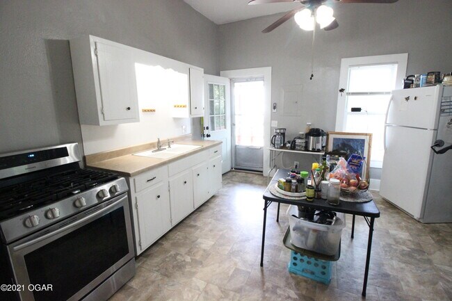 Foto del edificio - 1424 S Moffet Ave