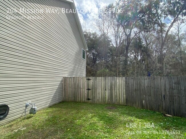 Building Photo - 204 Mission Way