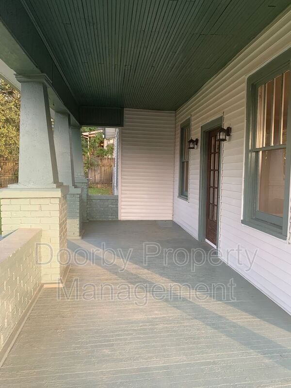 Building Photo - 2300 Elmendorf St
