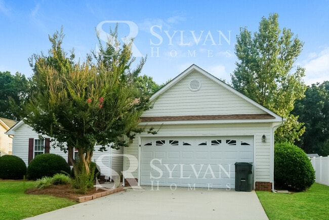 Building Photo - This home exudes a cheerful and welcoming charm!