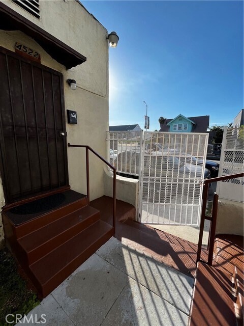 Building Photo - 4522 Normandie Ave
