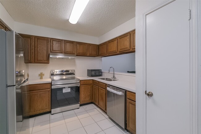 Building Photo - 5026 Algernon Dr